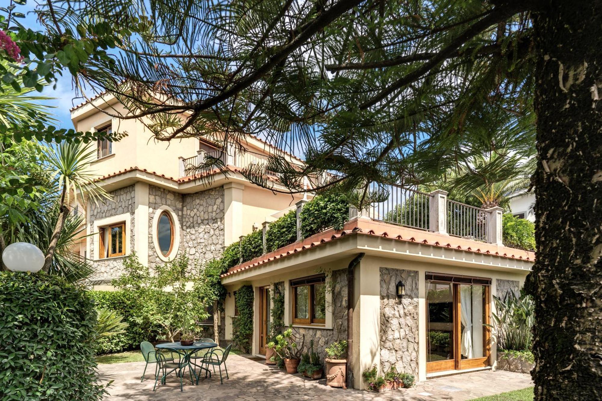 Villa Solatia Масса-Лубренсе Экстерьер фото